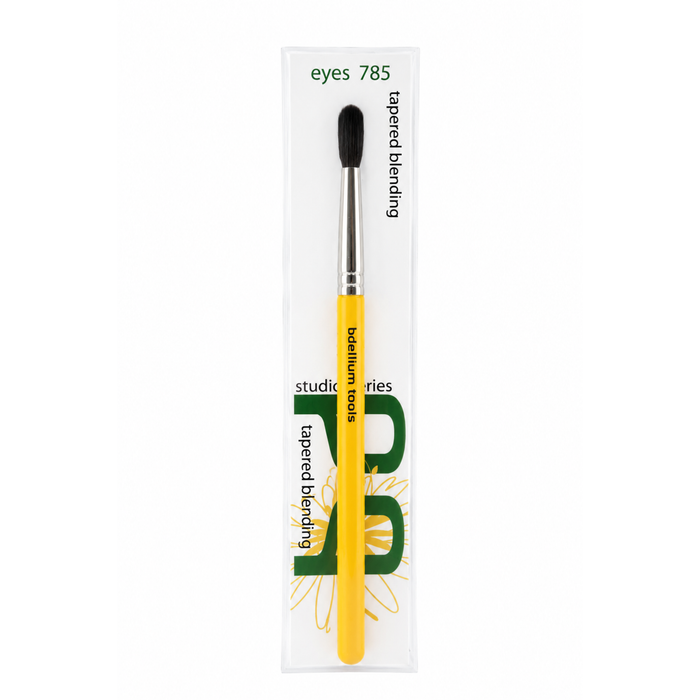 Pincel difuminador cónico clásico Studio 785 Tapered Blending de Bdellium Tools con mango negro alargado.
