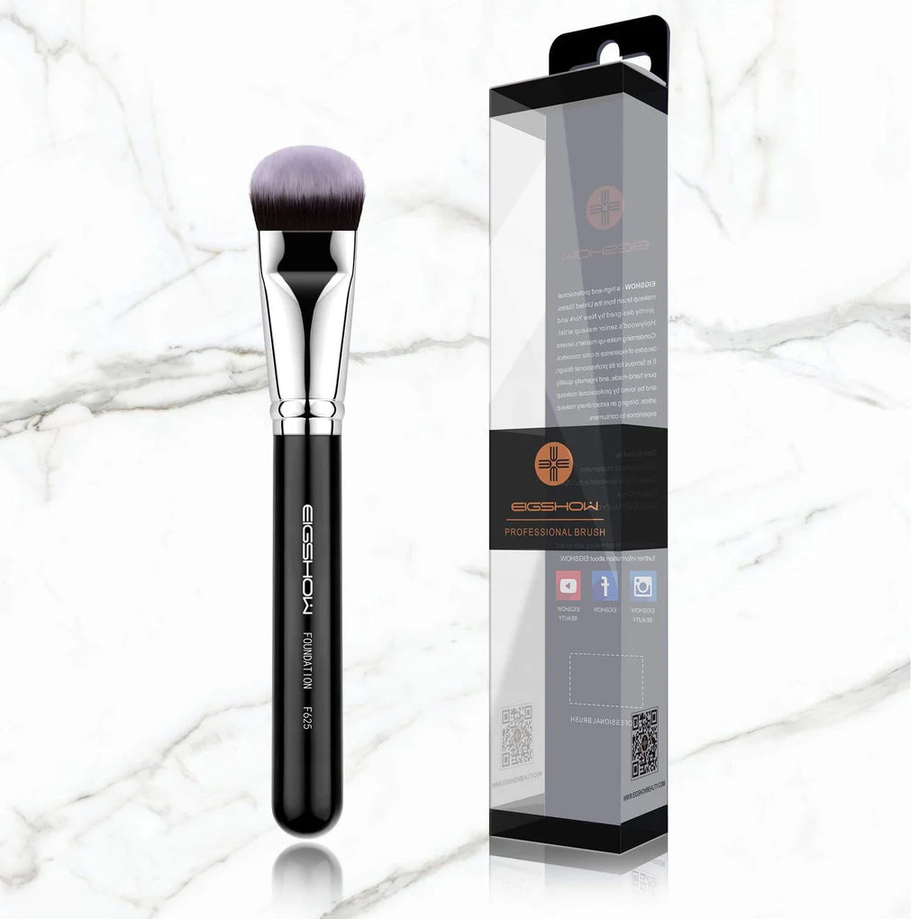 Presentación profesional de la brocha EIGSHOW F625 lista para un kit de maquillaje de alta gama.