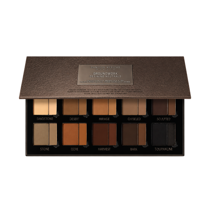 Primer bálsamo en polvo Yummy Skin Blurring Balm Powder Universal en su empaque.