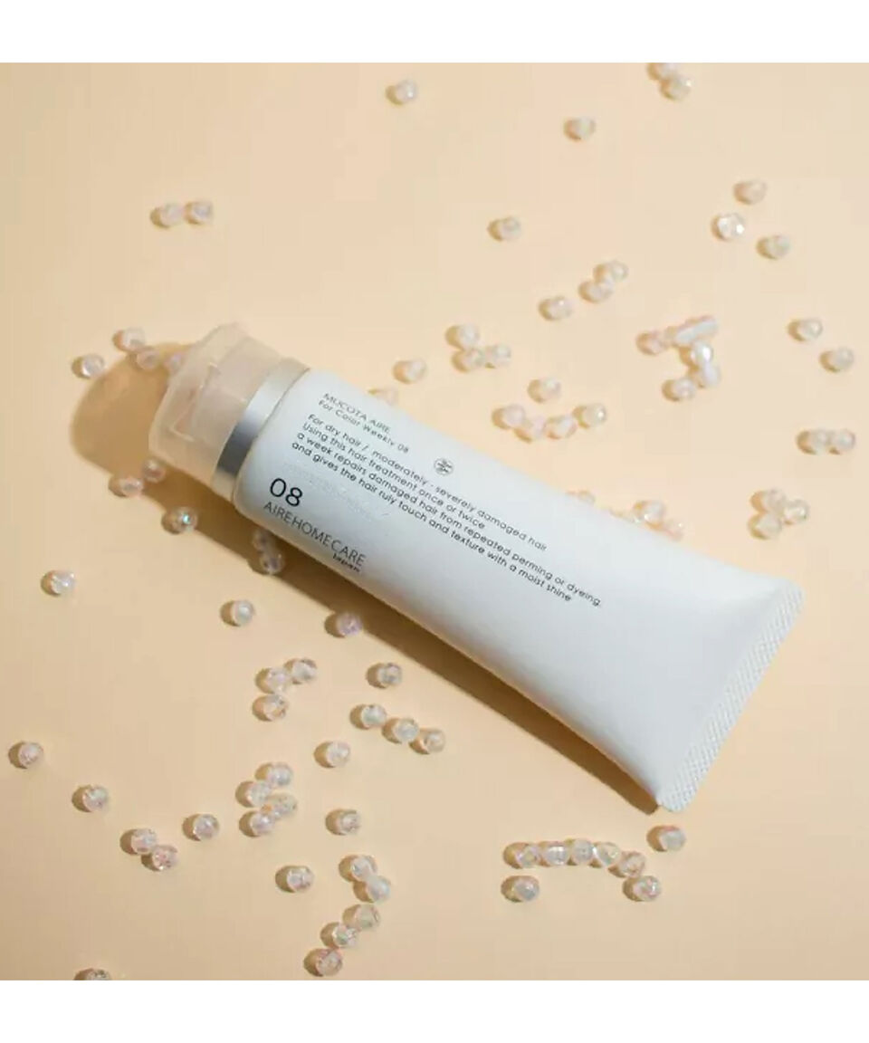 Aplicacion del tratamiento para proteger y prolongar el color.