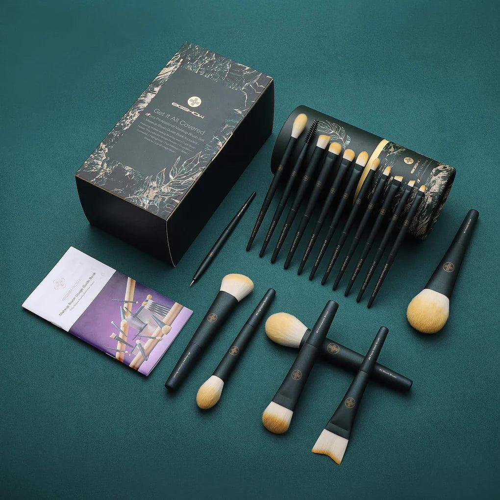 Kit completo de 18 herramientas de cosmética ecológica y estuche portátil verde bosque para e-commerce de belleza.