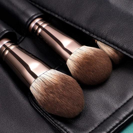 Set completo de pinceles profesionales para ojos y rostro de la serie Magician de EIGSHOW Beauty.