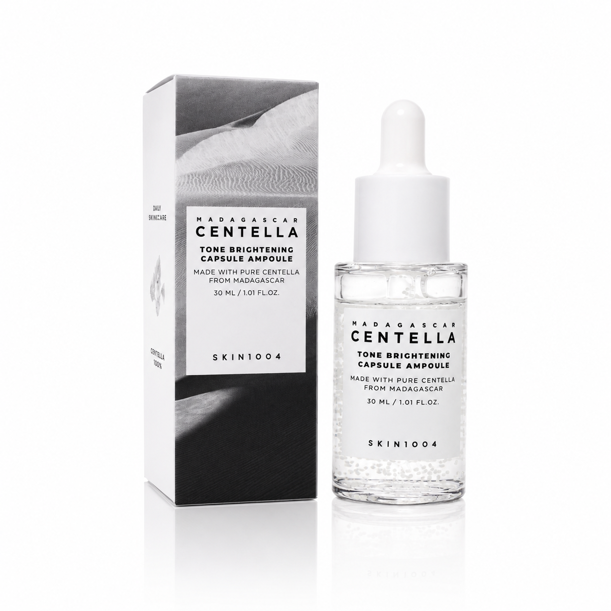 Aplicación de Tone Brightening Capsule Ampoule de SKIN1004 sobre la piel.