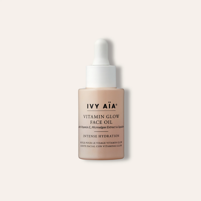Frasco de vidrio de la marca danesa con cuentagotas del aceite facial Vitamin Glow Face Oil.