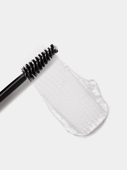 Detalle de la fórmula de gel transparente y fresca diseñada para lograr un efecto de cejas laminadas y con mayor volumen.