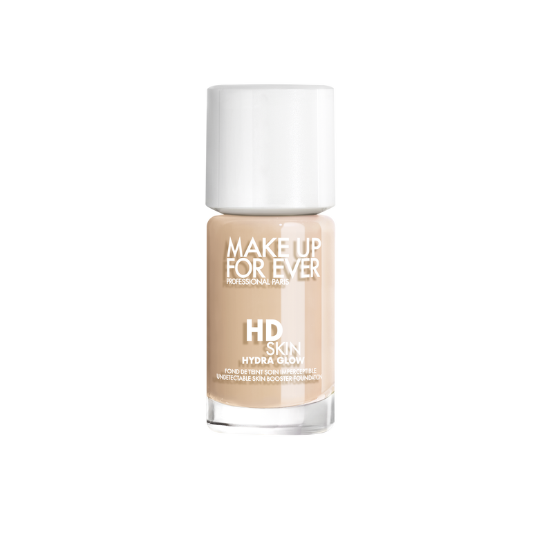 Primer plano de la textura ligera, luminosa y humectante de la fórmula HD Skin Hydra Glow ideal para un acabado de piel radiante.