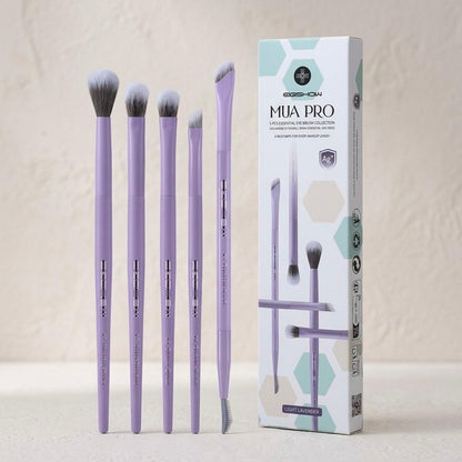 Mangos ergonómicos y estilizados del set de brochas para ojos de EIGSHOW ideales para un control cómodo durante el maquillaje.