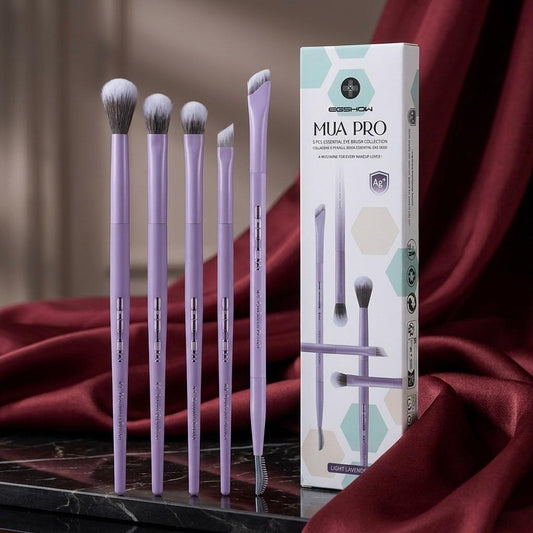 Set completo de brochas para ojos de la colección Eye Obsessed de la marca EIGSHOW organizado en su estuche original.