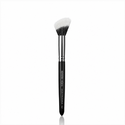 Brocha de maquillaje angular tipo stippling F669 de la marca EIGSHOW diseñada para la aplicación precisa de productos para el rostro.