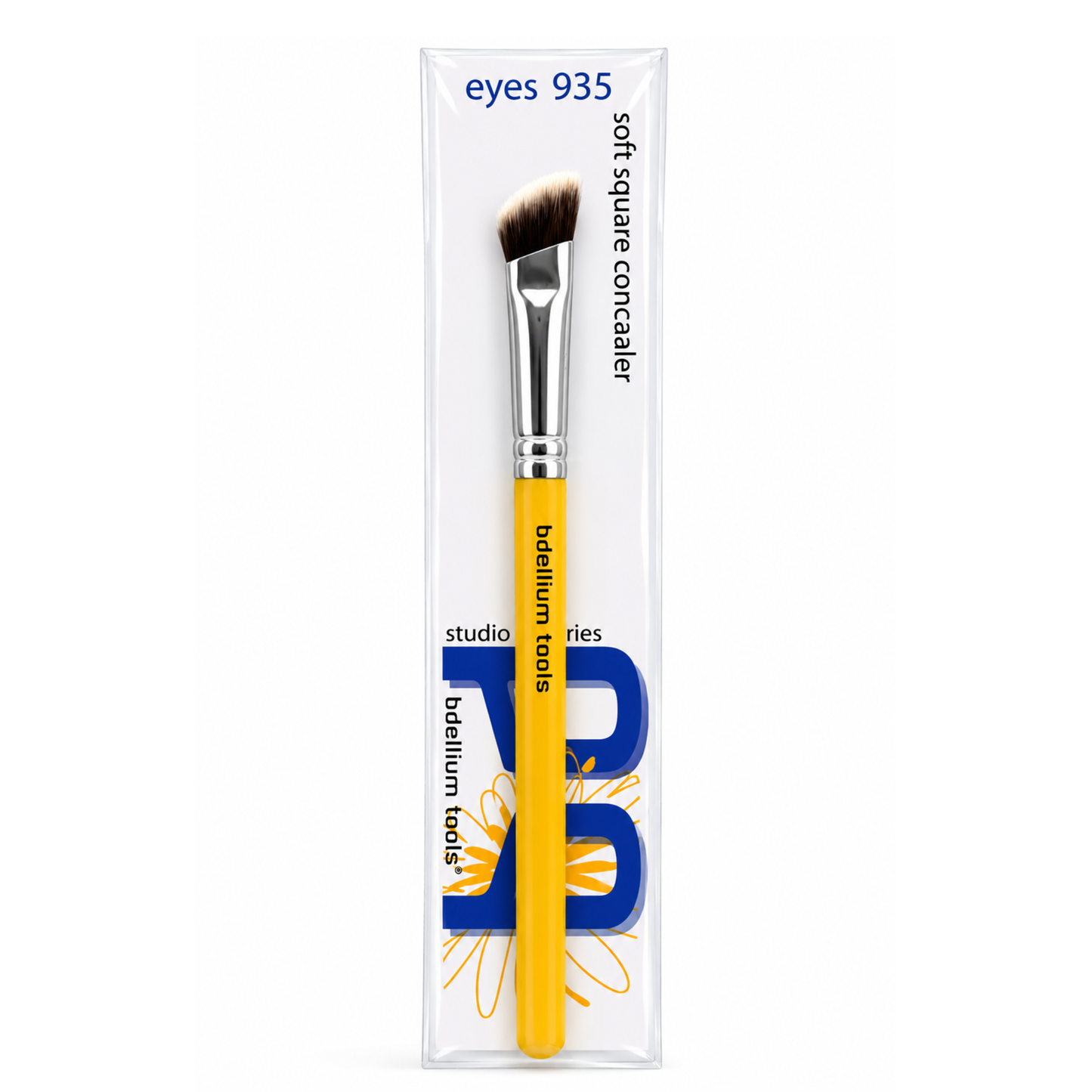 Brocha individual para corrector de corte cuadrado suave Studio 935 Soft Square Concealer de Bdellium Tools con mango negro.