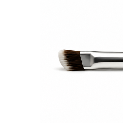 Presentación individual de la brocha de rostro Studio 935 Soft Square Concealer en su empaque original protector.