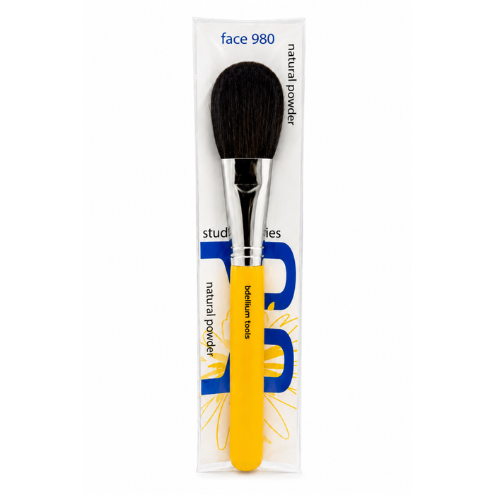 Brocha cónica para rubor y polvos Studio 980 Powder Blush de Bdellium Tools con mango negro clásico.