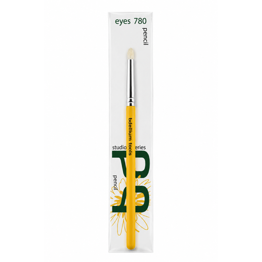 Brocha de ojos clásica tipo lápiz Studio 780 Pencil de Bdellium Tools con mango negro profesional.