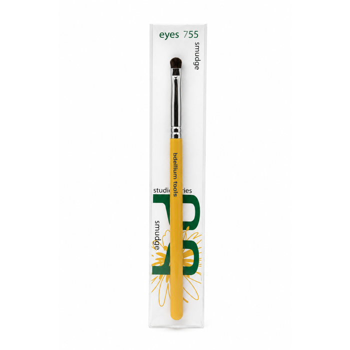 Pincel difuminador corto de precisión Studio 755 Smudge de Bdellium Tools con mango de madera lacado en negro.