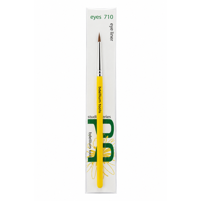 Pincel delineador de ojos de punta extrafina Studio 710 Eye Liner de Bdellium Tools con mango negro.