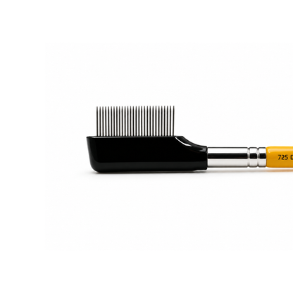 Presentación individual de la herramienta de precisión Studio 725 Double End Metal Comb/Lash en su empaque original protector transparente.