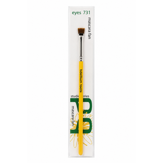 Pincel de abanico pequeño para pestañas Travel 731 Mascara Fan de Bdellium Tools con mango corto negro.