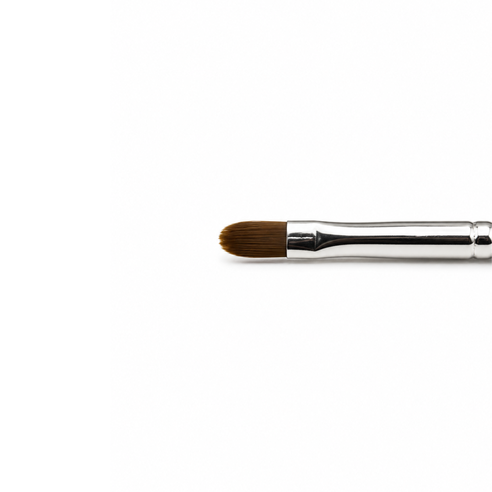 Presentación individual del pincel de precisión Studio 711 Pointed Tip Liner en su empaque original protector transparente.
