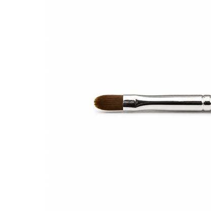 Presentación individual del pincel de precisión Studio 711 Pointed Tip Liner en su empaque original protector transparente.