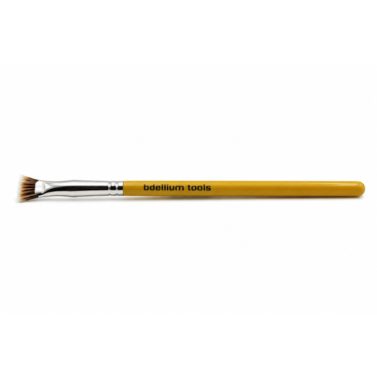 Primer plano detalle de la virola doblada y las cerdas duales en forma de abanico del pincel de precisión Bdellium Tools 729.