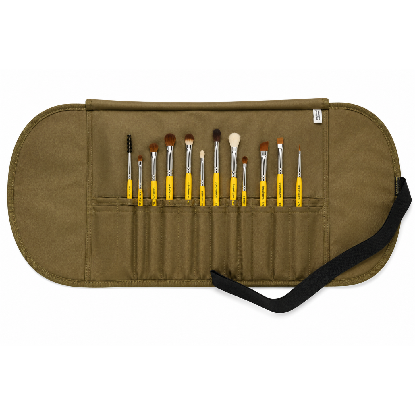 Set de brochas Travel Eyes de Bdellium Tools dentro de su estuche enrollable protector, listo para viaje.