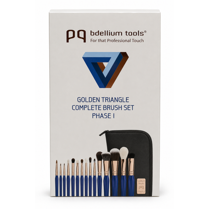 Set inicial de 15 brochas de maquillaje profesional Golden Triangle Phase I de Bdellium Tools con estuche azul.