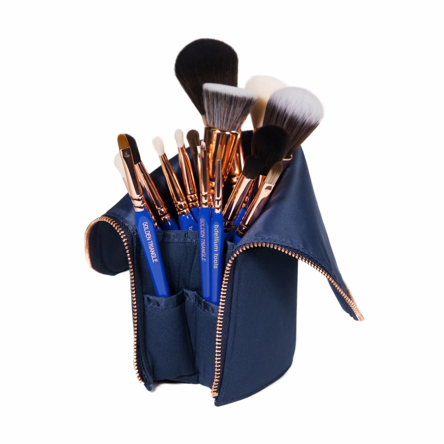 Creación de un look de maquillaje de rostro impecable utilizando las brochas ergonómicas triangulares de Bdellium Tools.