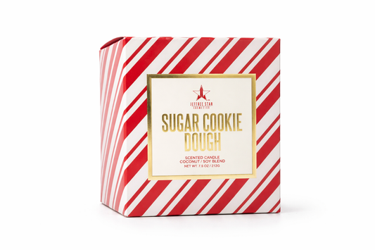 Vela aromática Sugar Cookie Dough Scented Candle de Jeffree Star Cosmetics en su frasco de vidrio esmerilado rosa
