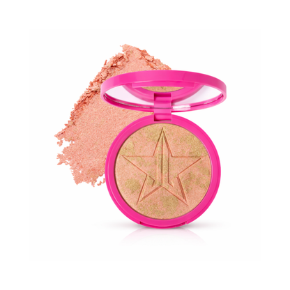 Maquillaje de mejillas fresco y natural de nivel profesional utilizando el tono durazno Peach and Desist de Jeffree Star