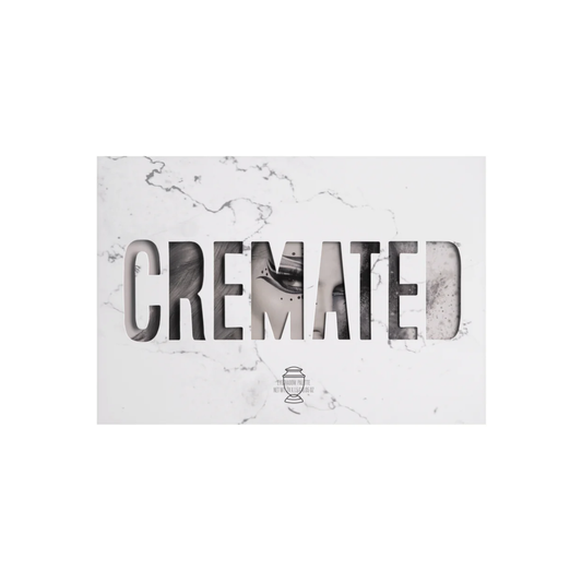 Diseño exterior del empaque original de la paleta de sombras Cremated Palette con estética de mármol