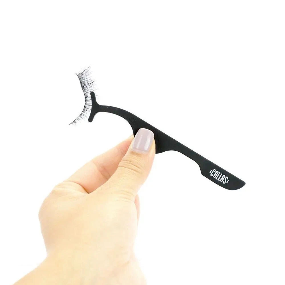Aplicador de pestañas postizas Eyelash Applicator Black de Callas en tono negro mate.
