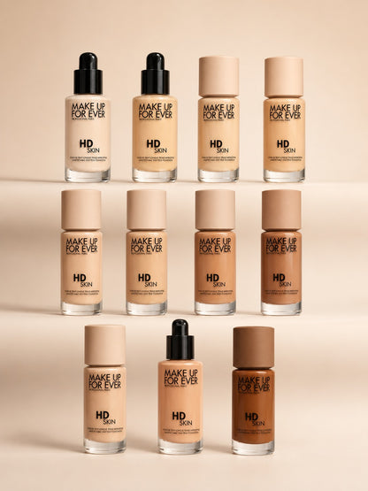 Coleccion de frascos elegantes y profesionales de las bases de maqillake HD Skin Undetectable en varios tonos.