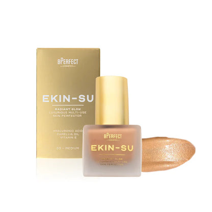 Primer plano de la textura ligera y los destellos radiantes del iluminador líquido Ekin-Su ideal para un acabado luminoso natural.