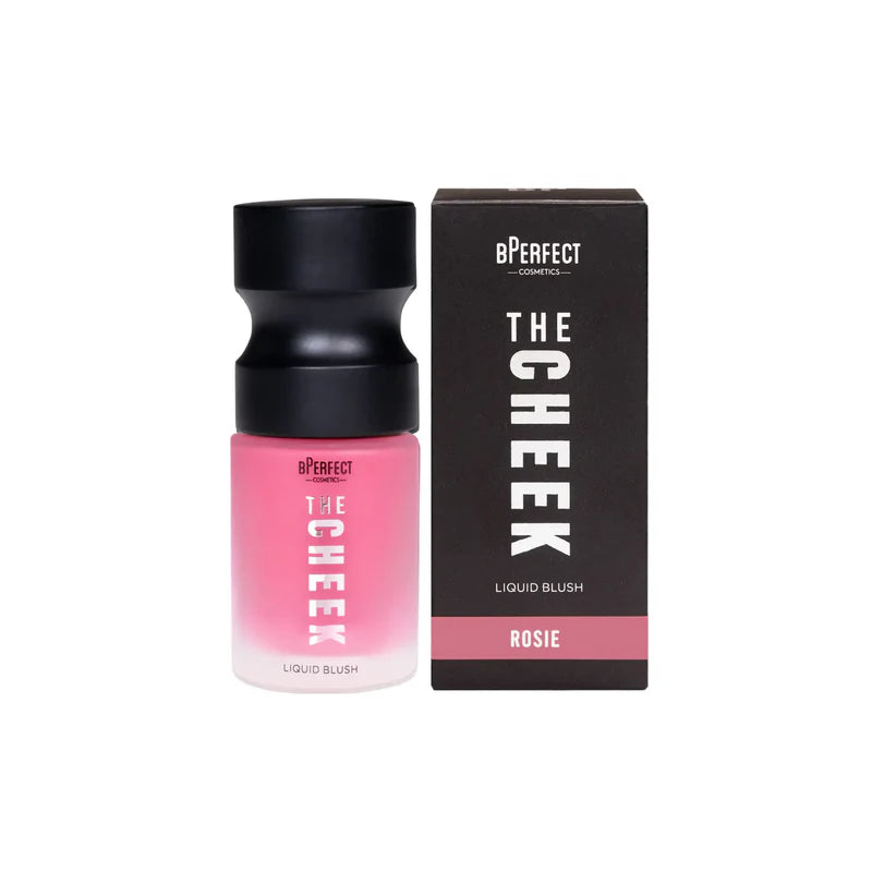 Rubor líquido con acabado mate The Cheek de BPerfect Cosmetics en el tono rosa Rosie con dosificador de bomba sobre fondo blanco neutro.