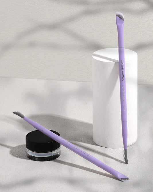 Brocha doble punta EIGSHOW D108P con cepillo para cejas y punta angular para delineado.