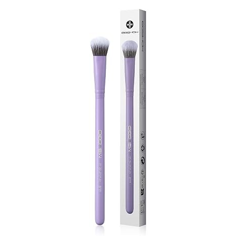 Brocha para corrector EIGSHOW E875P con mango plateado profesional.
