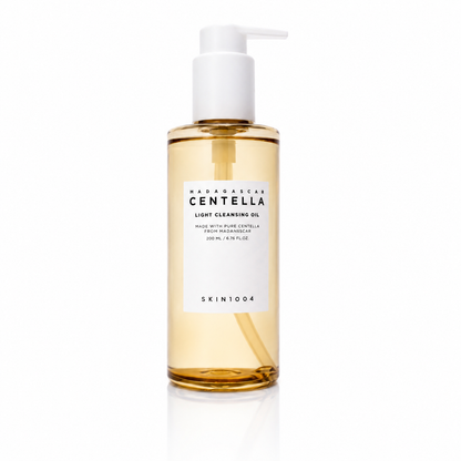 Envase de aceite limpiador Centella Light Cleansing Oil de la marca SKIN1004.
