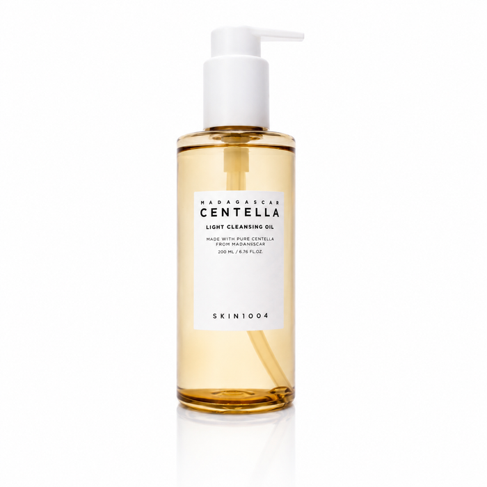 Envase de aceite limpiador Centella Light Cleansing Oil de la marca SKIN1004.