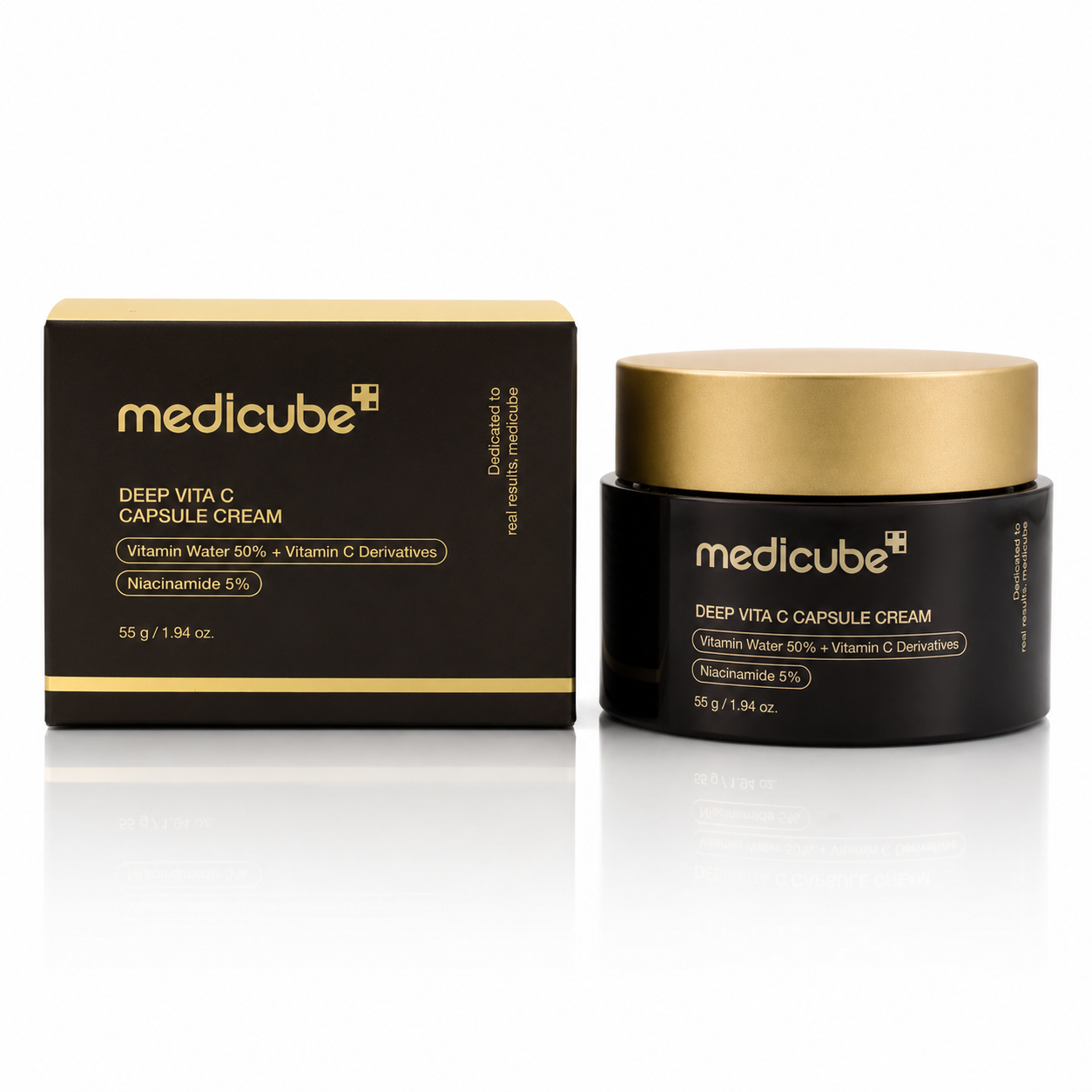 Aplicación de Deep Vita C Capsule Cream de Medicube sobre la piel.