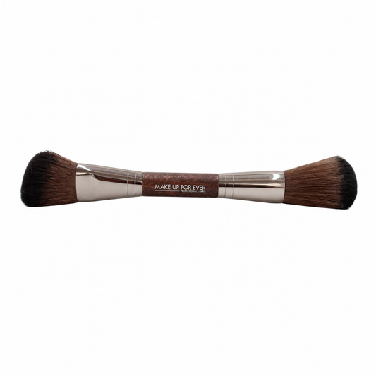 Brocha Double-Ended Sculpting Brush 158 de Make Up For Ever.