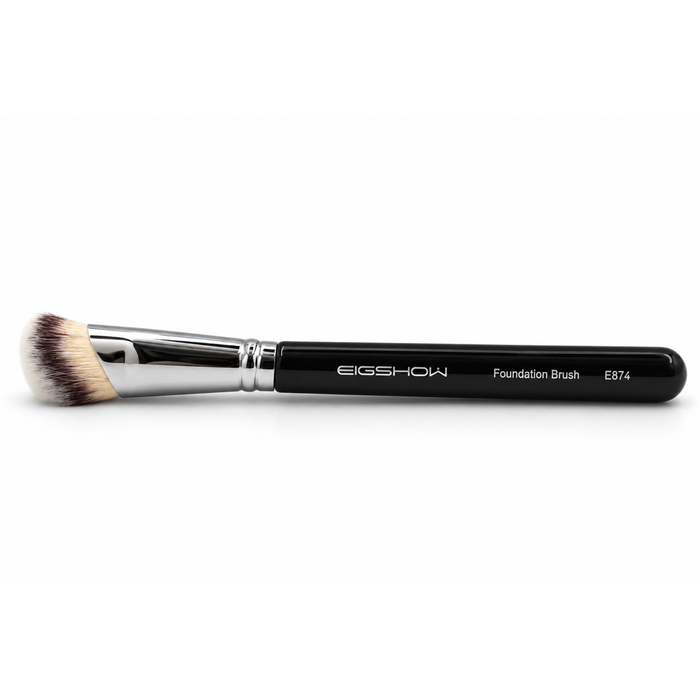 E874 Angled Foundation & Blending Brush (brocha angular para base y difuminado)