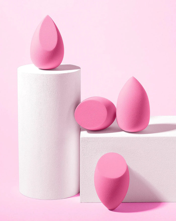 Set completo de cosméticos con 4 esponjas para rostro en tonos pink de alta gama EIGSHOW modelo M102 en su presentación de tienda en línea.