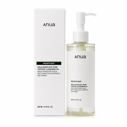 Aplicación de Heartleaf Pore Control Cleansing Oil de Anua sobre la piel.