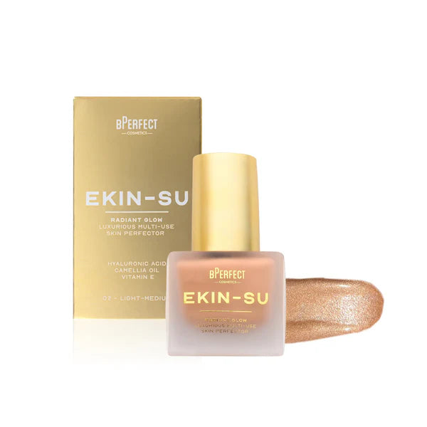 Botella del iluminador multiusos BPerfect x Ekin-Su Radiant Glow en el tono 02 Light - Medium con su aplicador.
