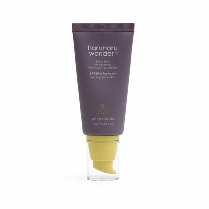 Envase de protector solar Moisture Pure Mineral Relief Sunscreen SPF50+ Unscented de la marca Haruharu Wonder.