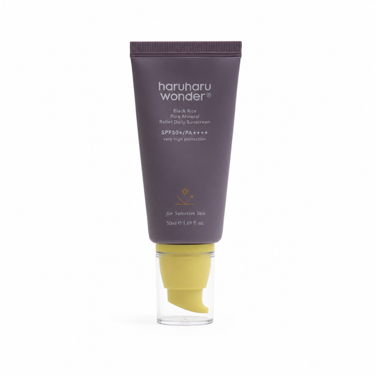 Envase de protector solar Moisture Pure Mineral Relief Sunscreen SPF50+ Unscented de la marca Haruharu Wonder.
