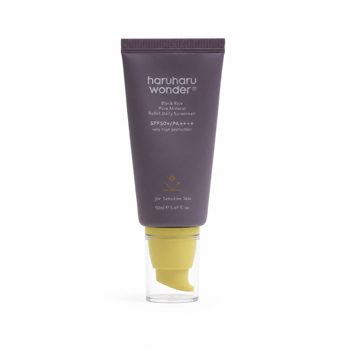 Envase de protector solar Moisture Pure Mineral Relief Sunscreen SPF50+ Unscented de la marca Haruharu Wonder.