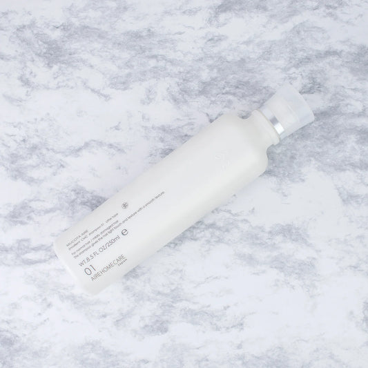Textura del shampoo que genera una espuma ligera y sedosa.