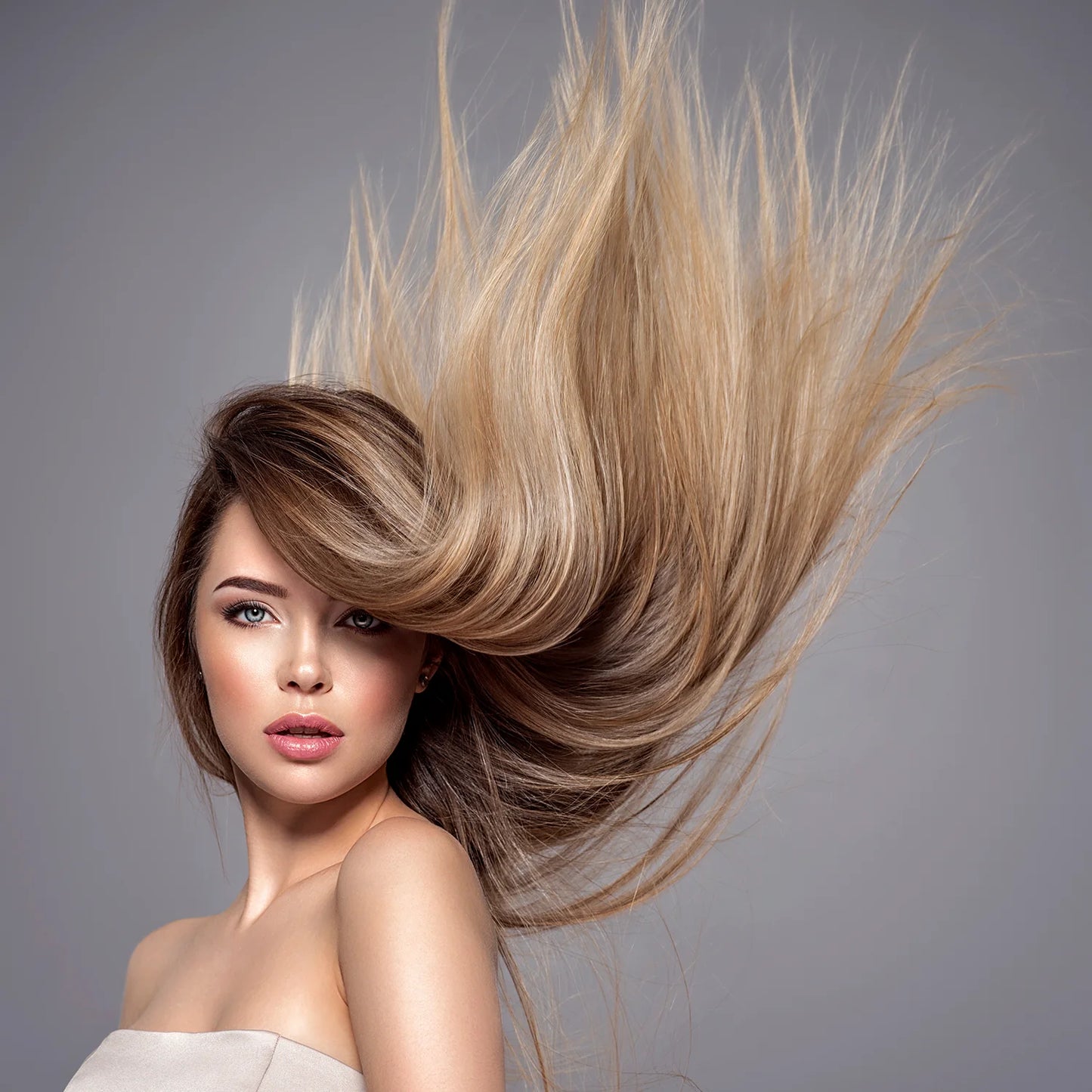 Aplicacion del tratamiento sobre el cabello de medios a puntas.