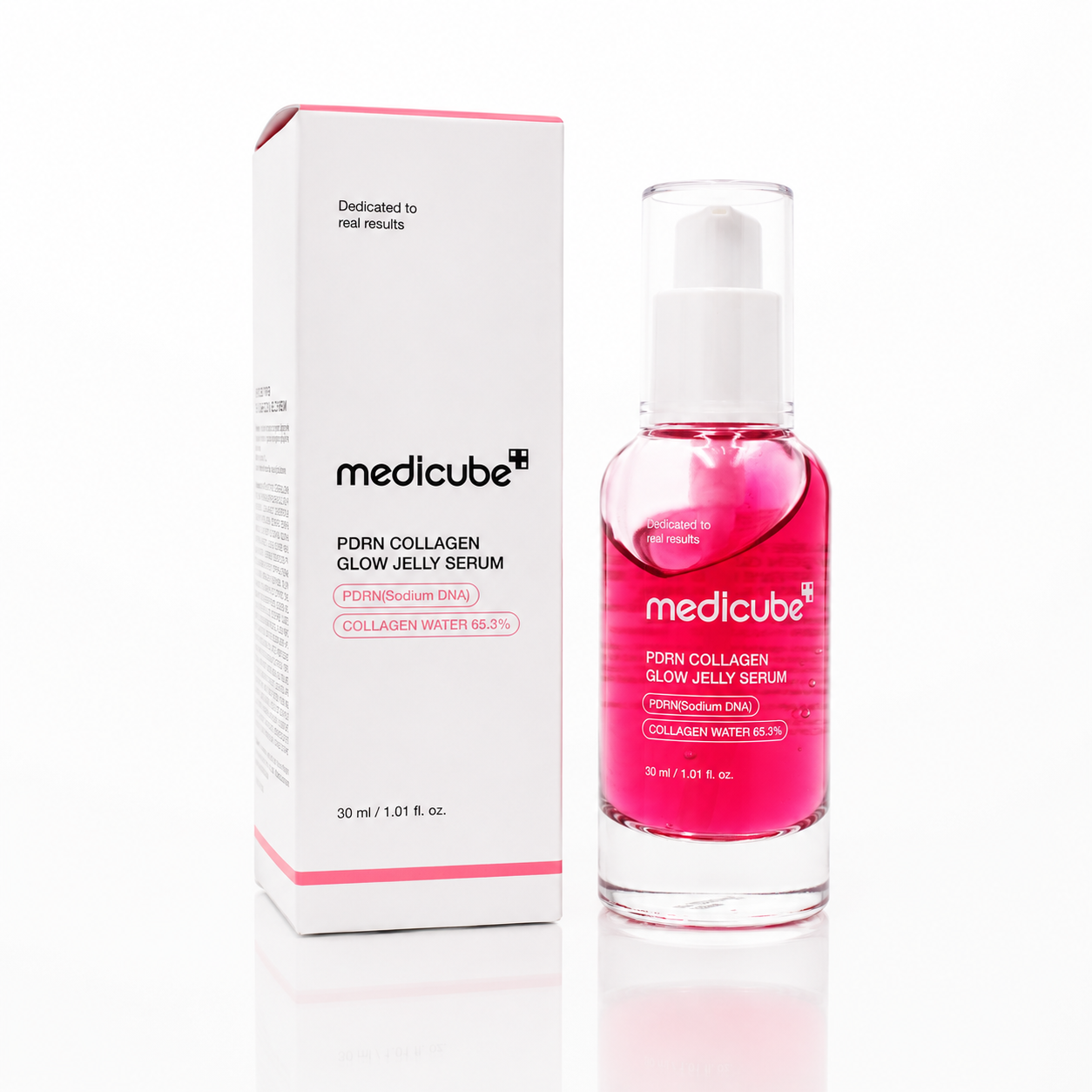 Aplicación de PDRN Pink Collagen Glow Jelly Serum de Medicube sobre la piel.